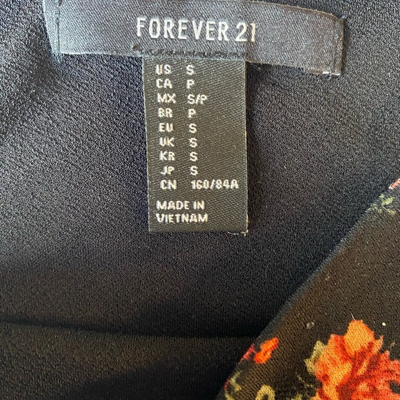 Y2K Forever 21 Black Floral Cropped Tank Top - Picture 3 of 6